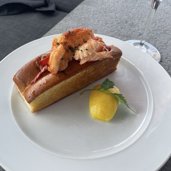 RH Rooftop Restaurant at RH West Palm - Lobster Roll - Wine Bars Near Me - West Palm Beach, Florida RH Rooftop Restaurant at RH West Palm - Lobster Roll - Wine Bars Near Me - West Palm Beach, Florida