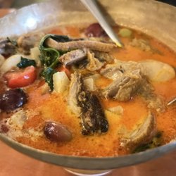 Restaurant Thai House - Duck with coconut milk, red curry, lychee, tomatoes, grapes