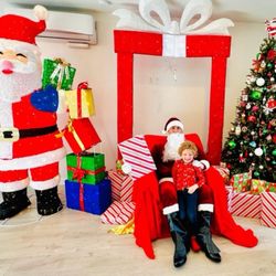 Santa at wonder world