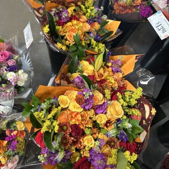 H-E-B - Flowers 11.18.25 - Grocery Near Me - Cypress, Texas H-E-B - Flowers 11.18.25 - Grocery Near Me - Cypress, Texas