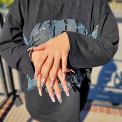 Posh & Co Nail Lounge - nail arts.