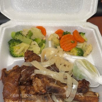 Cacique Restaurant - Fried Ribs with mixed vegetables - Cuban Near Me - Miami, Florida Cacique Restaurant - Fried Ribs with mixed vegetables - Cuban Near Me - Miami, Florida