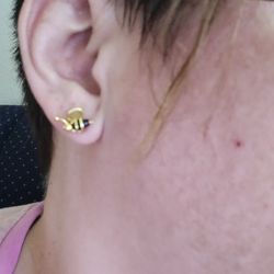 The bee that goes with it