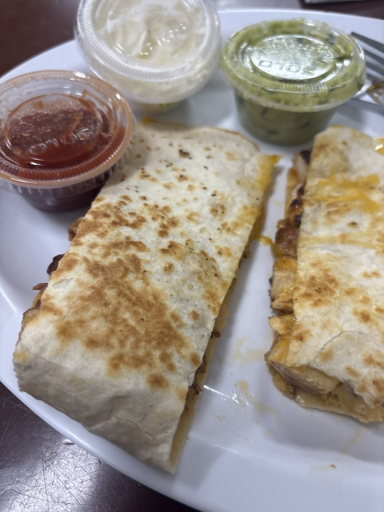 Avispa Food Mart Deli & Bakery