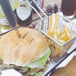 The Rooster Kitchen - Hamburguesa de 4 quesos yassss!