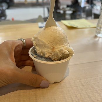 Bianco Gelato - Coconut and cookies/cream - Gelato Near Me - Miami, Florida Bianco Gelato - Coconut and cookies/cream - Gelato Near Me - Miami, Florida