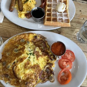Met Her At A Bar - Breakfast of the Wake Up Happy & the Khai Jiao - Cafes Near Me - Los Angeles, California Met Her At A Bar - Breakfast of the Wake Up Happy & the Khai Jiao - Cafes Near Me - Los Angeles, California