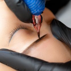 Diamond Lash Beauty Lounge - Powder Ombre Brows