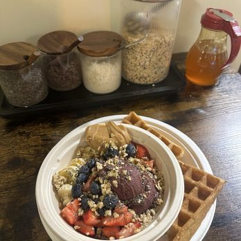 Waffle and Berry - Acai Bowl - Waffles Near Me - Honolulu, Hawaii