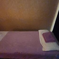 Kung Fu Massage - Massage table