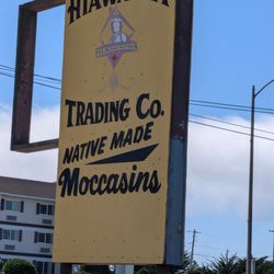 Hiawatha Trading - Do not shop here
