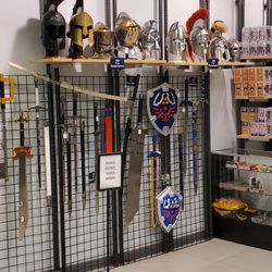 Pop Culture Collectibles - Roman and Gladiator Helmets and Swords