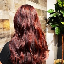 La Vie Est Belle Salon