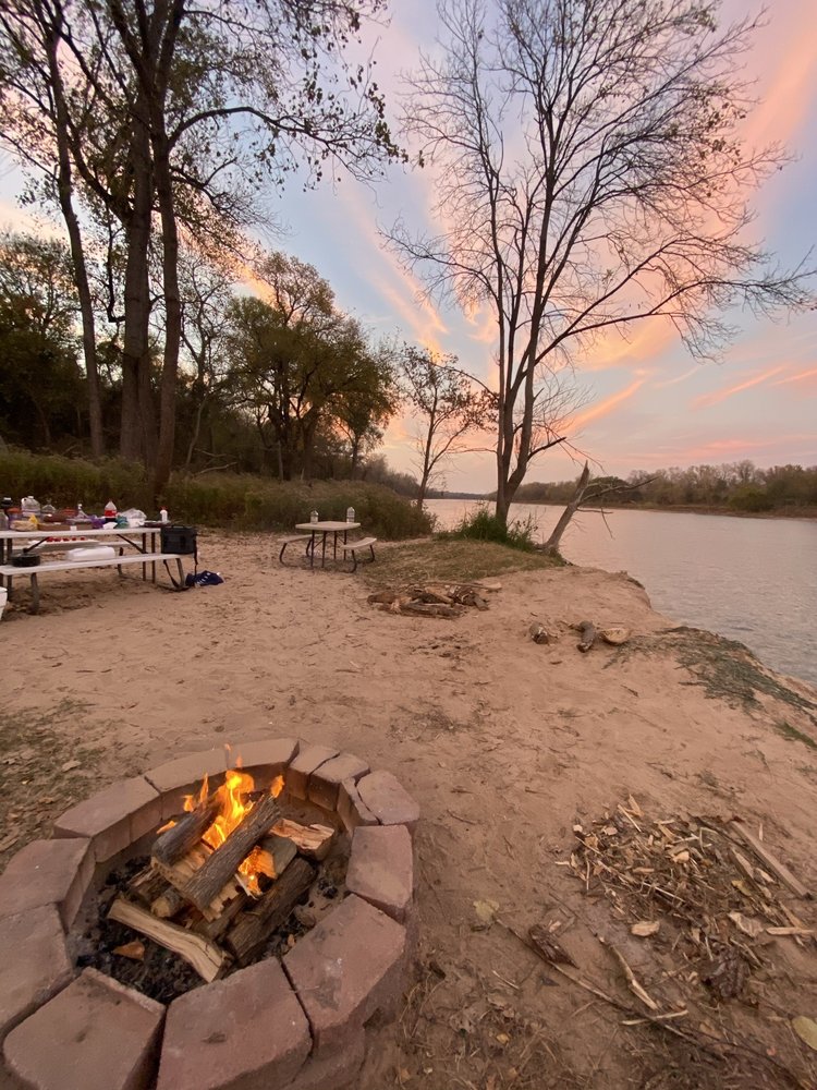 Bee Mountain Ranch & Resort Logo
