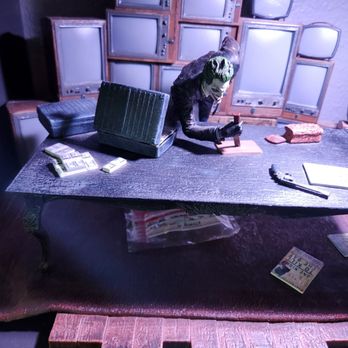 Vault 31 Bar - Cool joker figure/statue. - Pizza Near Me - Vancouver, Washington