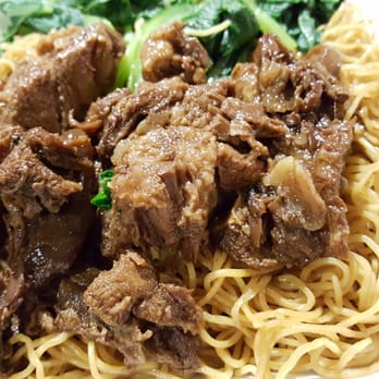 Mini Garden Express - Beef brisket on fried rice and on Stewed noodles - Chinese Near Me - Honolulu, Hawaii