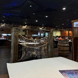 Cincy Seafood - Restaurant ambiance.