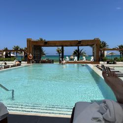 Grand Bliss - Poolside cabana