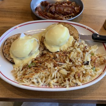 Tick Tock Diner - Diners Near Me - Clifton, New Jersey
