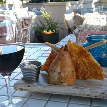Bottiglia - Bread plate, free wine with yelp check-in - Italian Near Me - Henderson, Nevada
