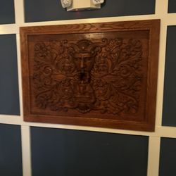 Queen Vic Guest House - Loved this carving