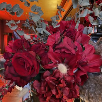Via Vecchia - Beautiful bouquet at the bar next to our seats. - Italian Near Me - Portland, Maine