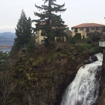 Columbia Cliff Villas - View of the villas from the hotel next door. - Hotels Near Me - Hood River, Oregon