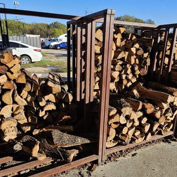 Goldee’s BBQ - Wood to smoke - Barbeque Near Me - Fort Worth, Texas