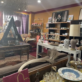 Yes Baby Vintage - Inside - Used, Vintage & Consignment Near Me - Burbank, California Yes Baby Vintage - Inside - Used, Vintage & Consignment Near Me - Burbank, California