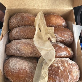 Leonard's Bakery - Left- cinnamon sugar Right- original - Bakeries Near Me - Honolulu, Hawaii Leonard's Bakery - Left- cinnamon sugar Right- original - Bakeries Near Me - Honolulu, Hawaii