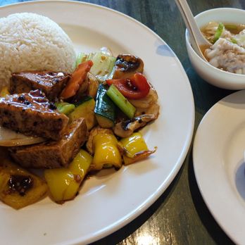 Chilli Lee - $13.95 Tofu w Black Bean Sauce, chili oil on side 3 large wontons Lunch Special - Chinese Near Me - North Vancouver, British Columbia