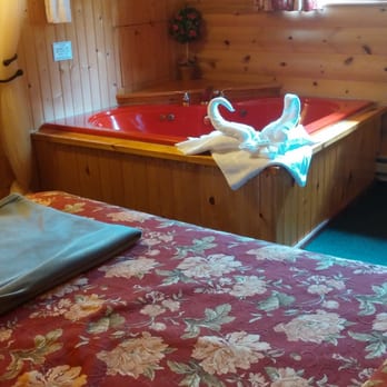Birchcliff Resort - Cabin 33 Red Heart shaped whirlpool tub! - Resorts Near Me - Wisconsin Dells, Wisconsin Birchcliff Resort - Cabin 33 Red Heart shaped whirlpool tub! - Resorts Near Me - Wisconsin Dells, Wisconsin