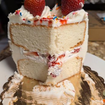 Der Dutchman - Not enough strawberries and cream inside. - Bakeries Near Me - Sarasota, Florida Der Dutchman - Not enough strawberries and cream inside. - Bakeries Near Me - Sarasota, Florida