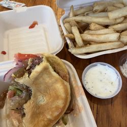 M2O Burgers & Salads - Burger fries