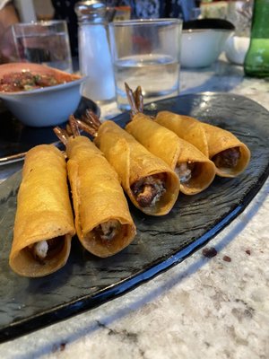 Caló Kitchen + Tequila by null