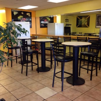 Maam's Jamaican Restaurant - Eating area - Caribbean Near Me - Miami, Florida Maam's Jamaican Restaurant - Eating area - Caribbean Near Me - Miami, Florida