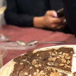 Pizzeria Da Salvatore - Nutella Pizza mit Pinienkerne und Walnüsse