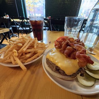 Corner Bistro - Bacon cheese burger - Burgers Near Me - New York, New York Corner Bistro - Bacon cheese burger - Burgers Near Me - New York, New York