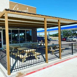 Whitewing Market - Outdoor Seating