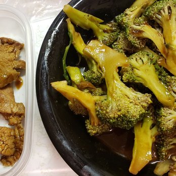 Cantonese House Chinese Restaurant - I probably ate 4 pieces of meat and 2 broccoli before I thought to separate them to show what $15 gets you,mostly broccoli,shame - Chinese Near Me - Union Grove, Wisconsin