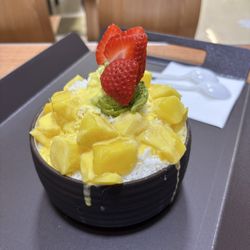 Sul & Bean - Korean Dessert Cafe - Mango Bingsu