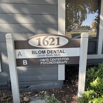 Blom Dental - Sign outside the office - General Dentistry Near Me - Davis, California Blom Dental - Sign outside the office - General Dentistry Near Me - Davis, California