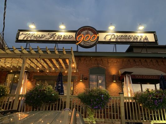 900 Degrees Neapolitan Pizzeria by null