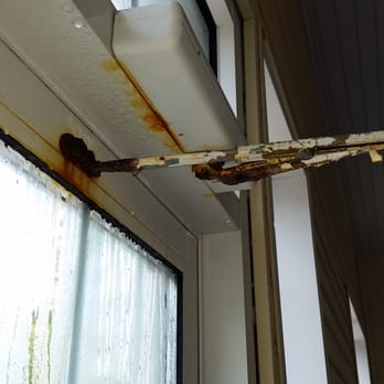 Holiday Inn Express St. Ignace-Lake Front - Broken doors, can't be safe. - Hotels Near Me - Saint Ignace, Michigan