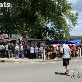 Red's Eats - The line about an hour after opening. - Seafood Near Me - Wiscasset, Maine