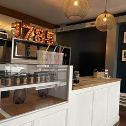 1785 Farmdog - Interior service counter