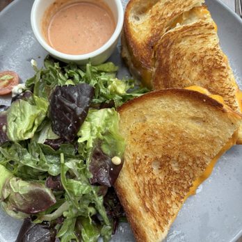 P2b Bistro & Bar - Grilled cheese - Canadian (New) Near Me - Vancouver, British Columbia