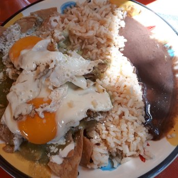 El Rincón Chiapaneco - Chilaquiles verdes con huevo - Mexican Near Me - Tulum, ROO