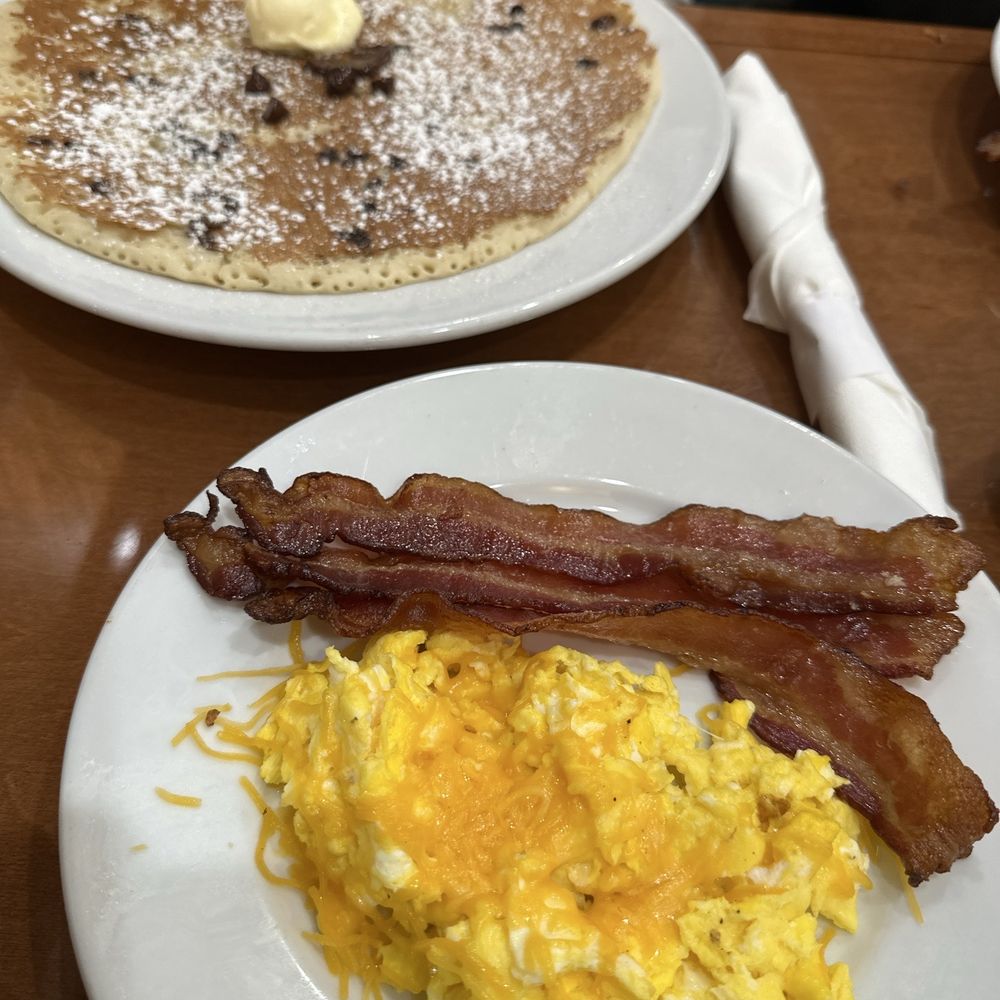 Peach Valley Cafè - Breakfast & Brunch Near Me - Heathrow, Florida Peach Valley Cafè - Breakfast & Brunch Near Me - Heathrow, Florida