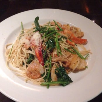 Yard House - Lobster garlic noodles - New American Near Me - Honolulu, Hawaii Yard House - Lobster garlic noodles - New American Near Me - Honolulu, Hawaii
